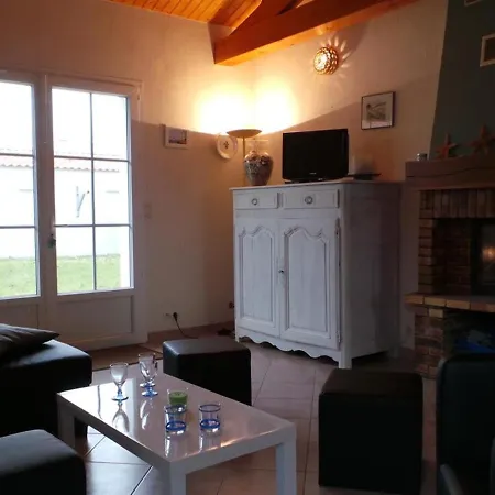 Holiday home Maison Lumineuse Avec Jardin Clos, A 400m De La Plage, Pour 8 Personnes, Secteur Calme - Fr-1-224b-22
